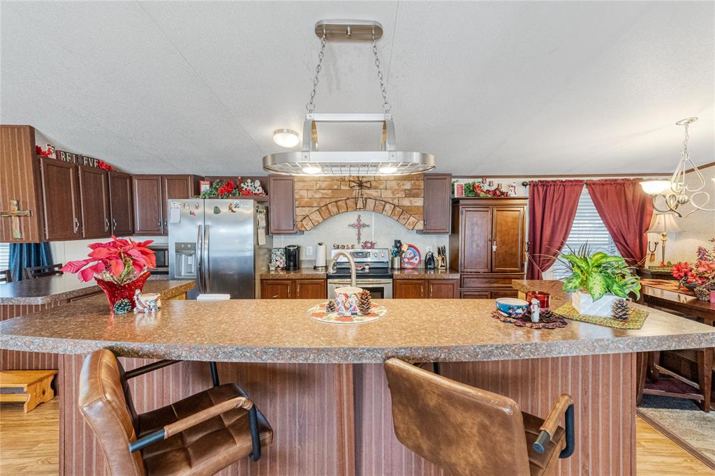 Springtown, Texas 76082, United States, 4 Bedrooms Bedrooms, ,2 BathroomsBathrooms,Residential,Pending,23272