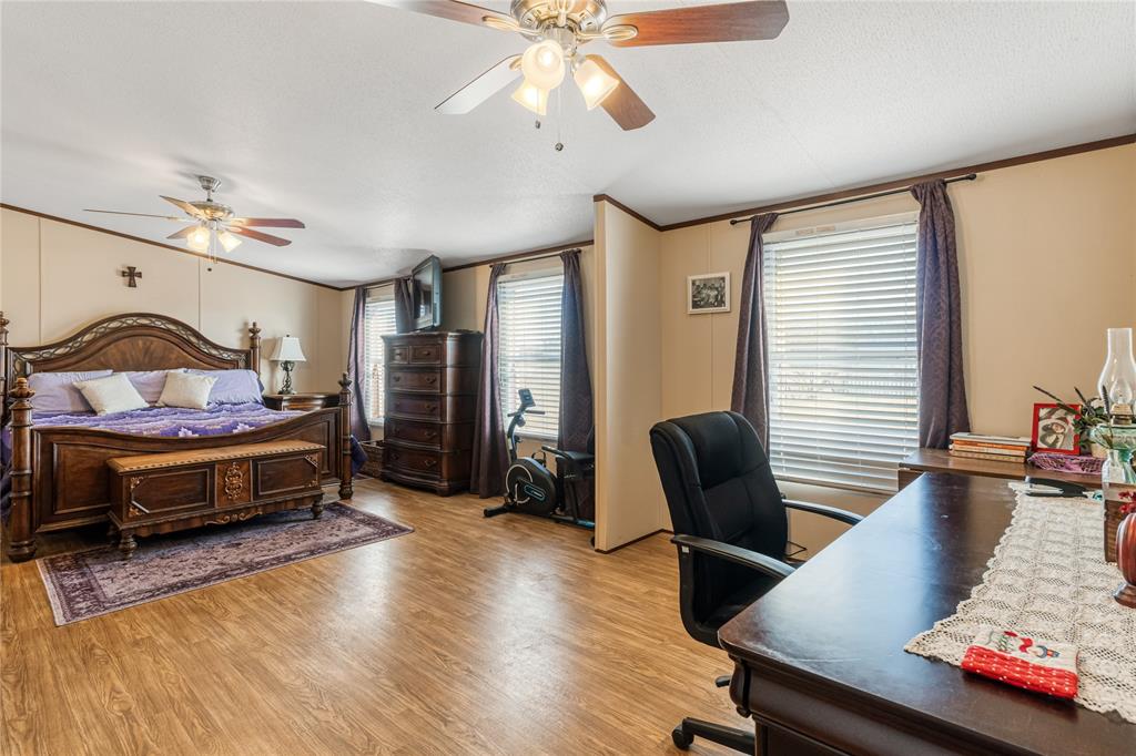 Springtown, Texas 76082, United States, 4 Bedrooms Bedrooms, ,2 BathroomsBathrooms,Residential,Pending,23272