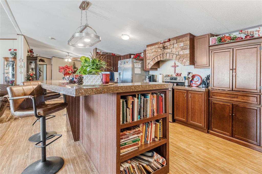 Springtown, Texas 76082, United States, 4 Bedrooms Bedrooms, ,2 BathroomsBathrooms,Residential,Pending,23272