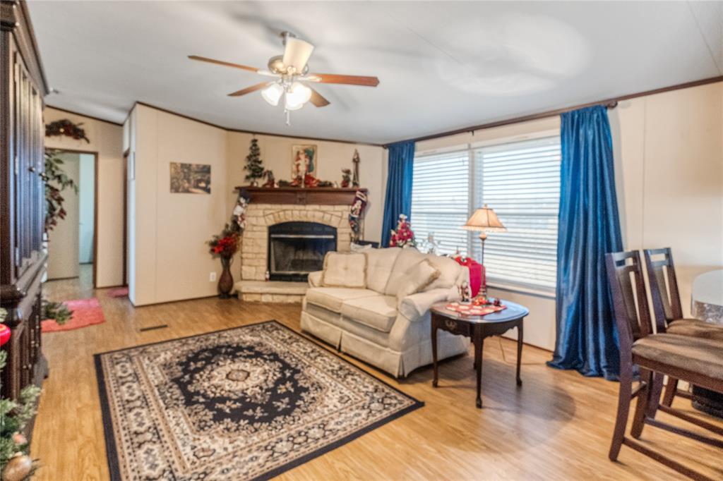 Springtown, Texas 76082, United States, 4 Bedrooms Bedrooms, ,2 BathroomsBathrooms,Residential,Pending,23272