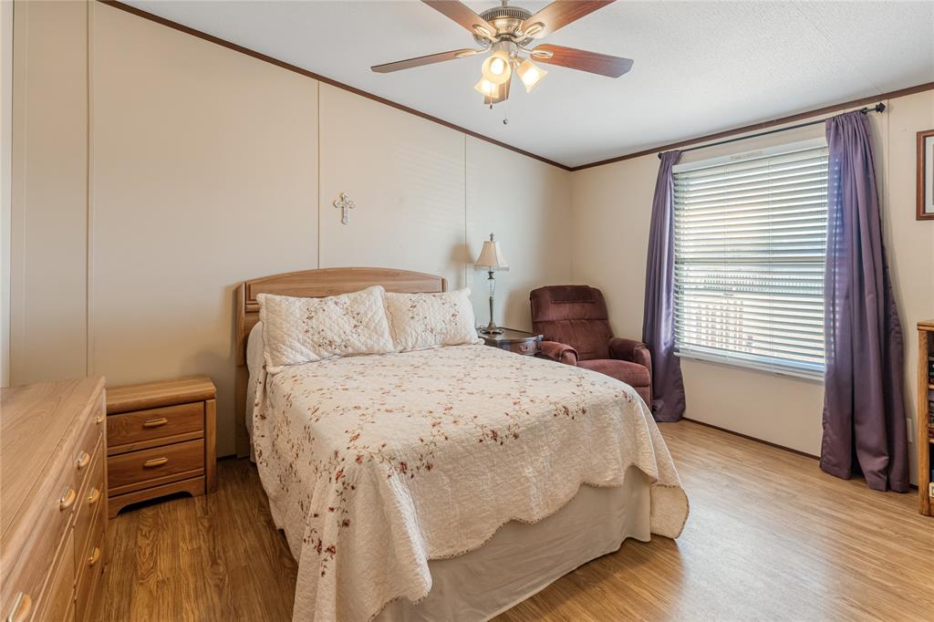 Springtown, Texas 76082, United States, 4 Bedrooms Bedrooms, ,2 BathroomsBathrooms,Residential,Pending,23272