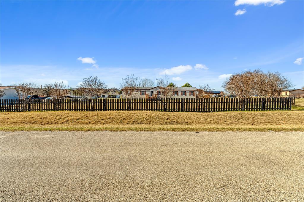 Springtown, Texas 76082, United States, 4 Bedrooms Bedrooms, ,2 BathroomsBathrooms,Residential,Pending,23272