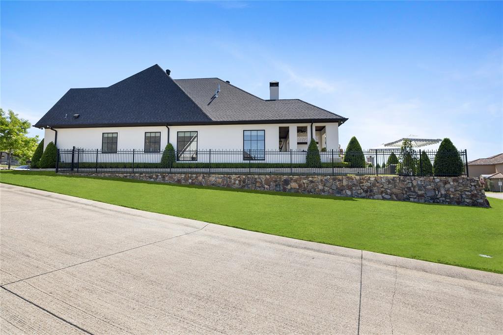 940 La Vista Drive