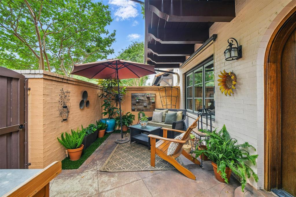 261 Casa Blanca Avenue