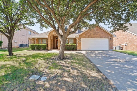 Photo of 1403 Lowes Farm Parkway, Mansfield, TX 76063 (MLS # 21417700)