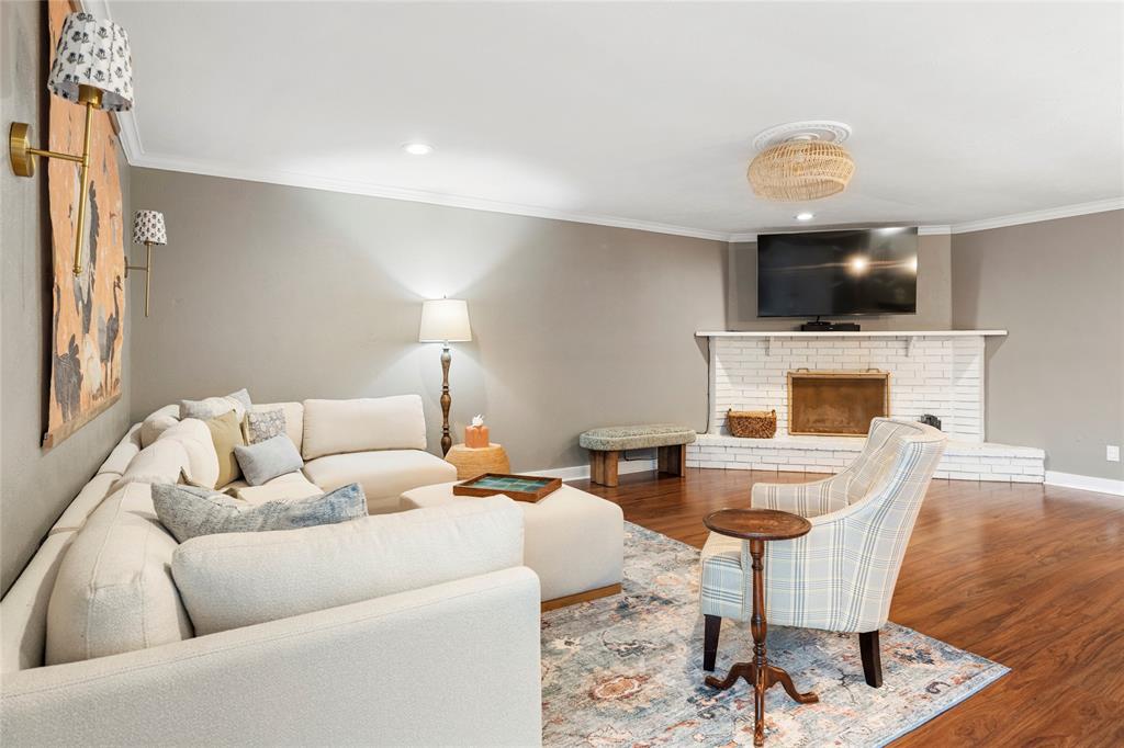 906 Rolling Ridge Drive