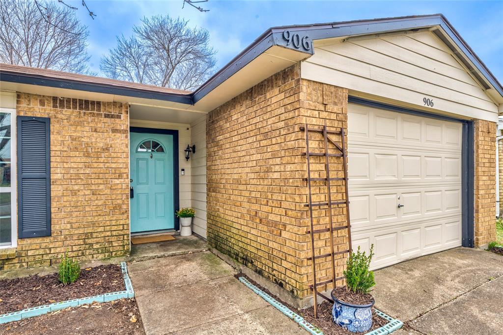 906 Rolling Ridge Drive