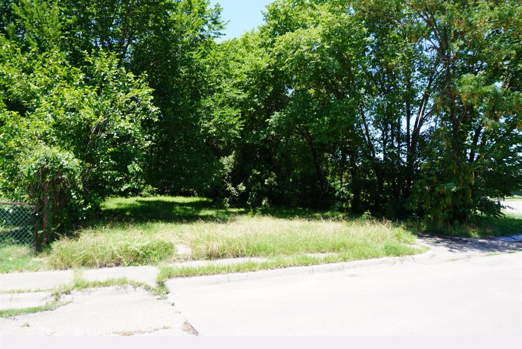 2521 Saint Clair Drive
