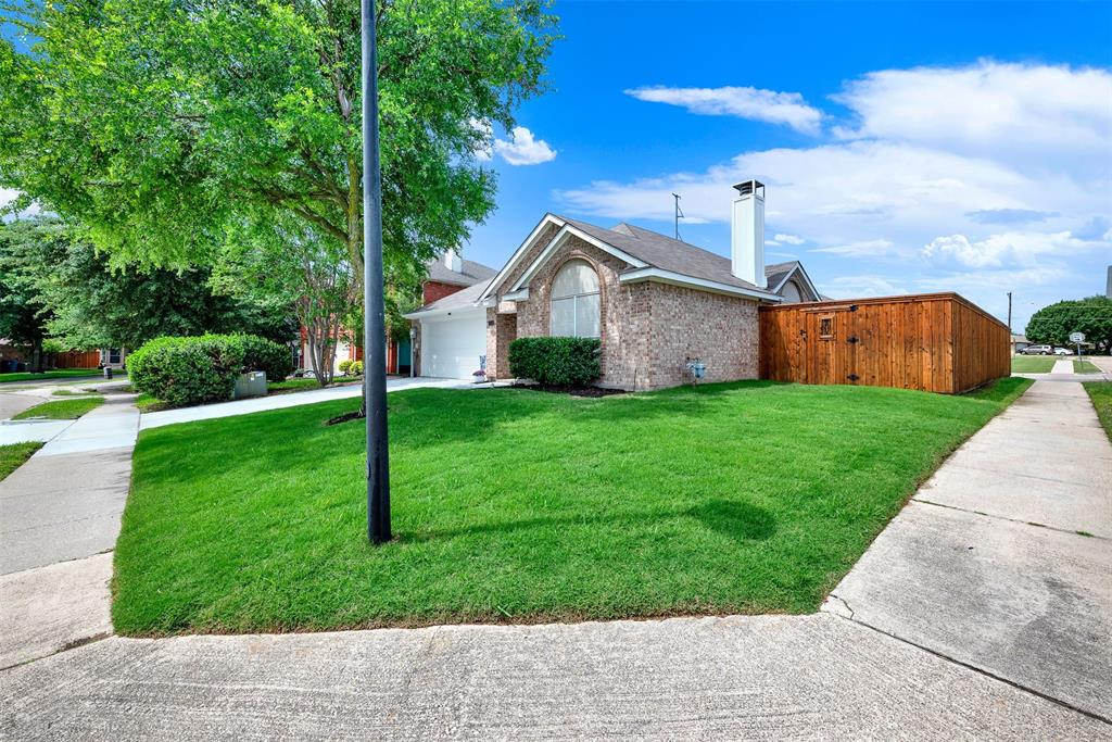 1410 Daffodil Lane