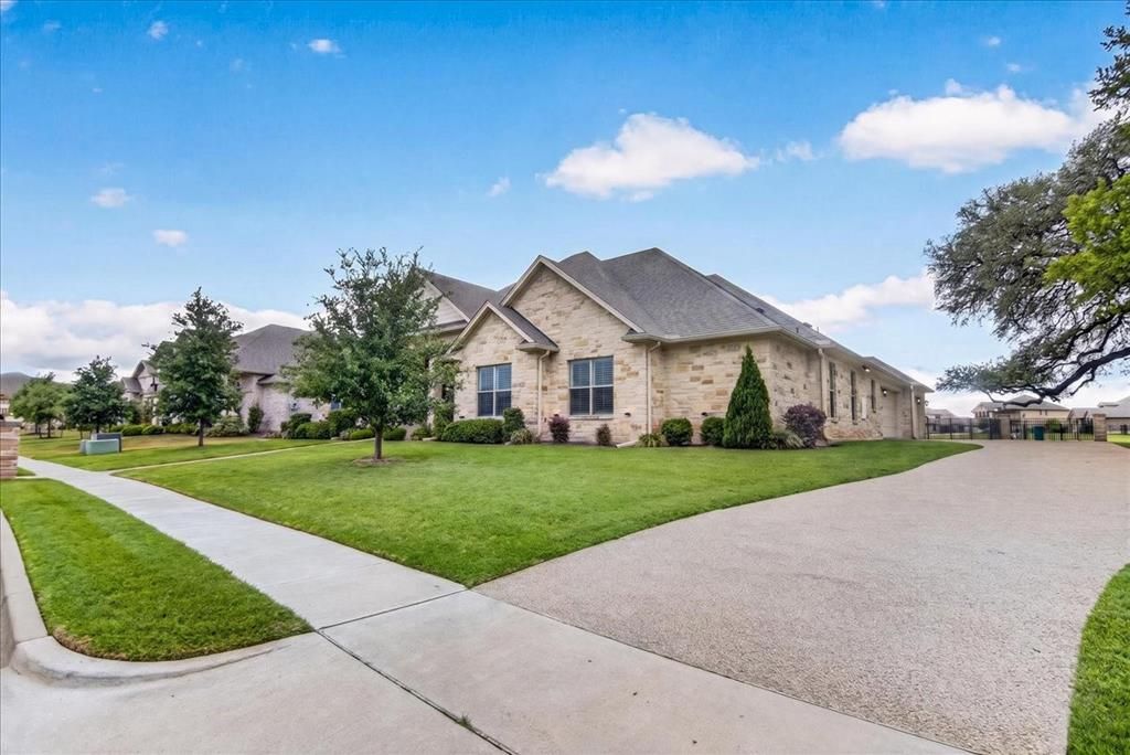 Photo of 709 Gullmont Drive, Waco, TX 76712 (MLS # 21249342)