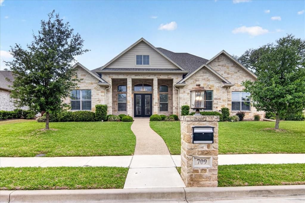 Photo of 709 Gullmont Drive, Waco, TX 76712 (MLS # 21249342)