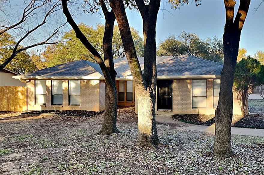 Charming 3 bed, 2  bath 1,980 sq ft home in Arlington! Open kitchen concept with updated counters. Primary suite with attached bathroom. Spacious backyard, great for gatherings! Pets accepted on a case by case basis. Additional admin fees apply. The Fireplace is decorative. Schedule your showing today! This home is as-is.  

This home may be located within a Homeowners Association (HOA) community. If so, residents will be responsible for adhering to all HOA rules and regulations. Please contact your agent or landlord's agent for more information.