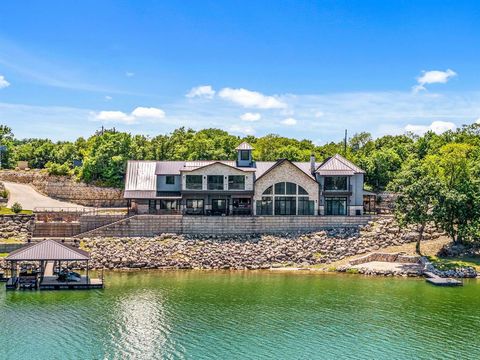 Photo of 212 Hilltop Drive, Gainesville, TX 76240 (MLS # 21202244)