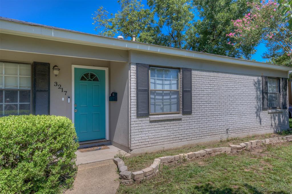 3217 Thunderbird Lane