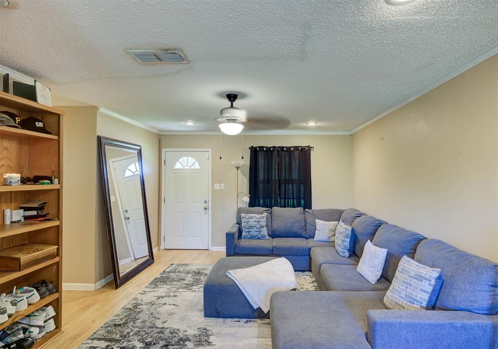 3217 Thunderbird Lane