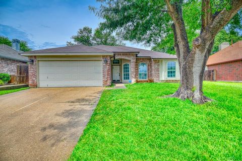 Single Family Residence in Arlington TX 5211 Rio Bravo Drive.jpg