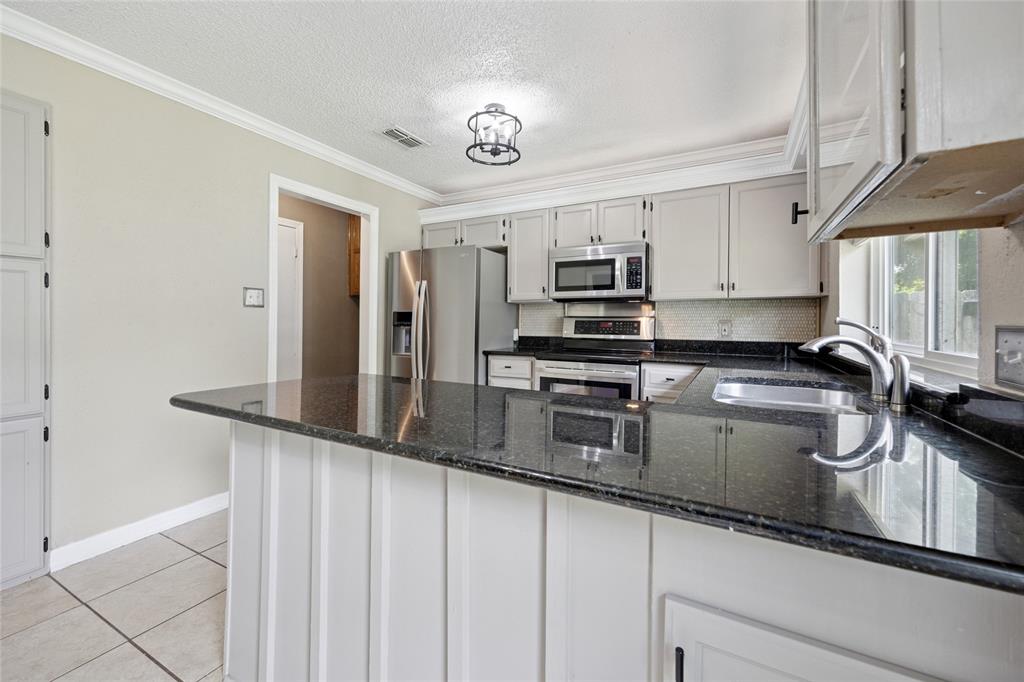 Benbrook, Texas 76126, United States, 3 Bedrooms Bedrooms, ,2 BathroomsBathrooms,Residential,Active,162827