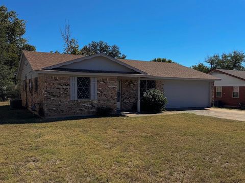 1413 Phillips Street Cleburne TX 76033