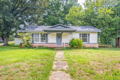 Photo of 109 Church Street, Quinlan, TX 75474 (MLS # 21159336)