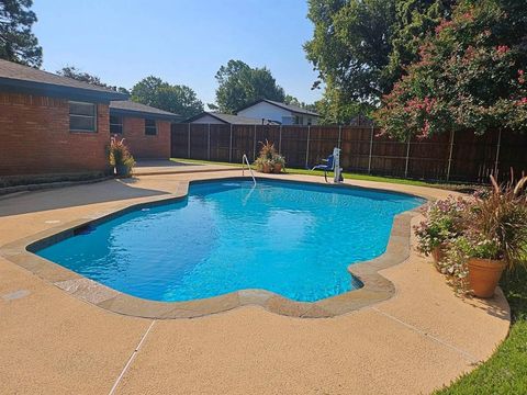 933 Wade Drive Bedford TX 76022