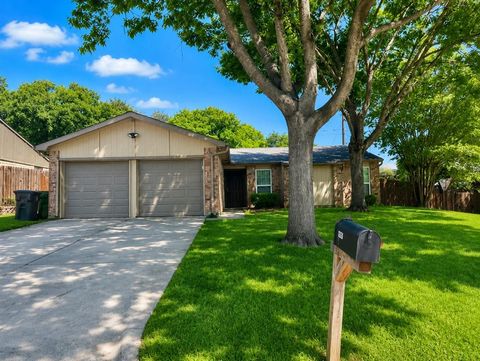 Photo of 5617 Espanola Drive, Arlington, TX 76017 (MLS # 21286180)