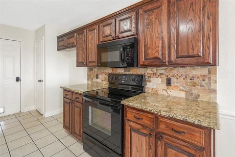 Tiny photo for 926 Meadow Circle S, Keller, TX 76248 (MLS # 21095518)