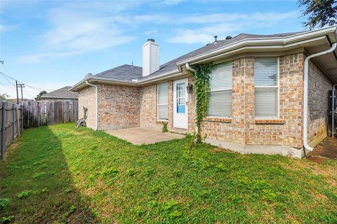 Tiny photo for 926 Meadow Circle S, Keller, TX 76248 (MLS # 21095518)