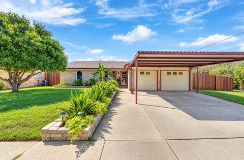 Photo of 7500 Castillo Road, Fort Worth, TX 76112 (MLS # 21384905)