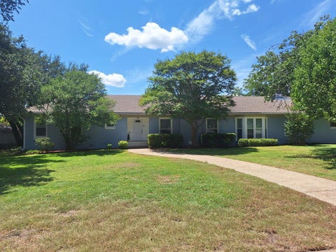 Photo of 2116 N 33rd Street, Waco, TX 76708 (MLS # 21357480)