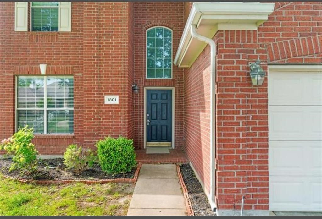 Photo of 1801 Sharpsbury Drive, Euless, TX 76040 (MLS # 21215331)