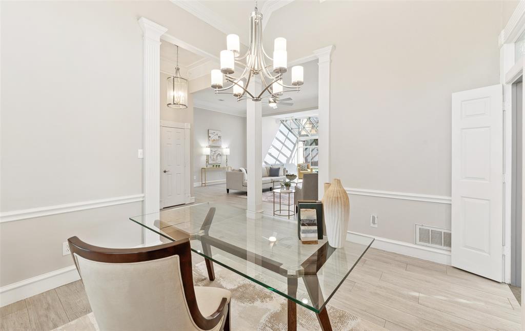 809 Laurel Oaks Lane