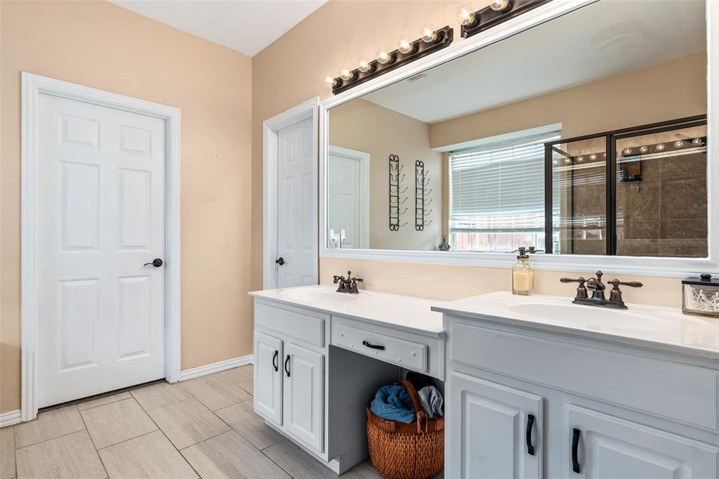 Plano, Texas 75025, United States, 5 Bedrooms Bedrooms, ,4 BathroomsBathrooms,Residential,Pending,992