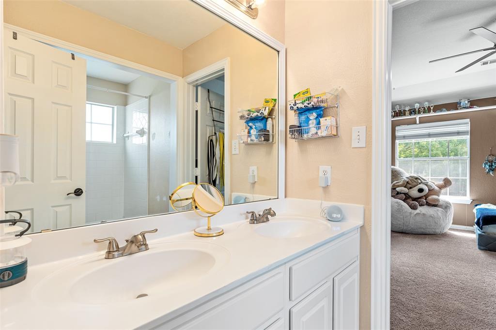 Plano, Texas 75025, United States, 5 Bedrooms Bedrooms, ,4 BathroomsBathrooms,Residential,Pending,992