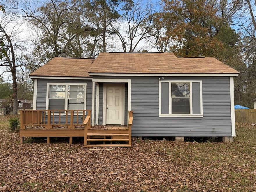Well-maintained 2 bedroom, 2 bath home on a spacious .39 acre corner lot in Haughton. This property features granite countertops, an open kitchen layout, and convenient washer and dryer hookups. Enjoy outdoor living with both front and rear decks. A separate storage building provides additional space for tools and equipment. Located just a short drive near the intersection of Hwy 157 and Sligo Rd and approximately 15 minutes from I-20, offering an easy commute while maintaining a quiet setting.