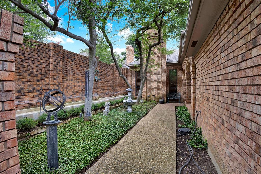 16046 Chalfont Circle