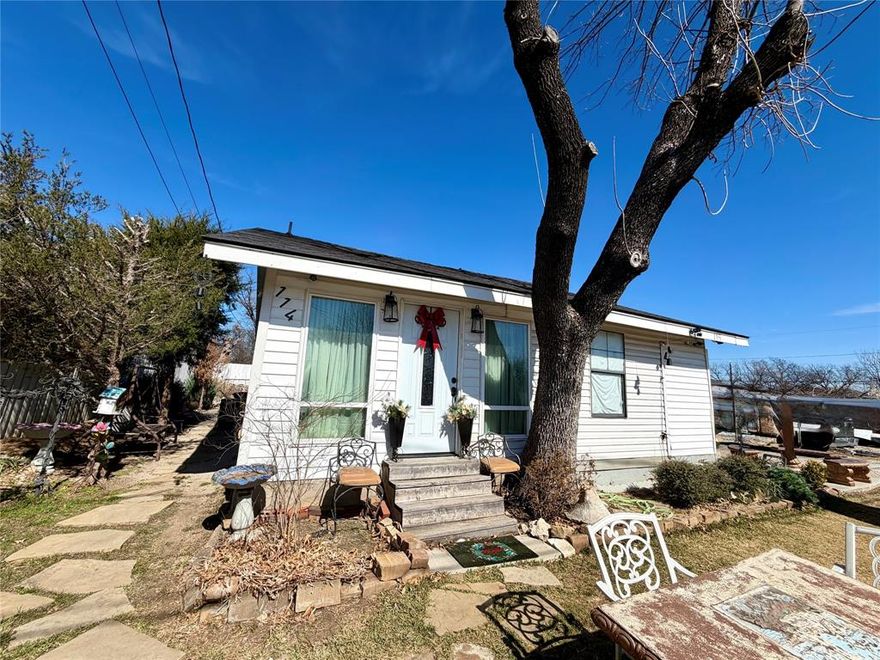 Welcome home! 
This home is a great home improvement project with great bones! 
New Roof (2020), Foundation (2021), and New Plumbing (2021) all in the last 5 years!
Guest House with 1 Bed & 1 Bath and a living room! There is also a workshop that could be converted into a covered garage! Great potential for your own suburban oasis!