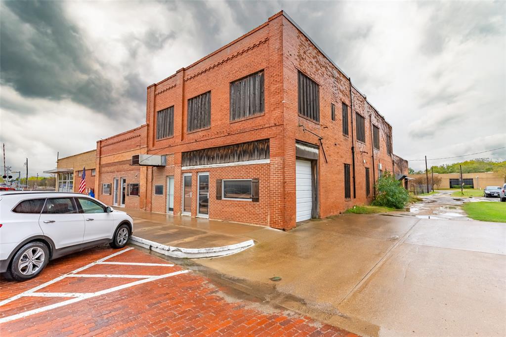 109 N 5TH Street