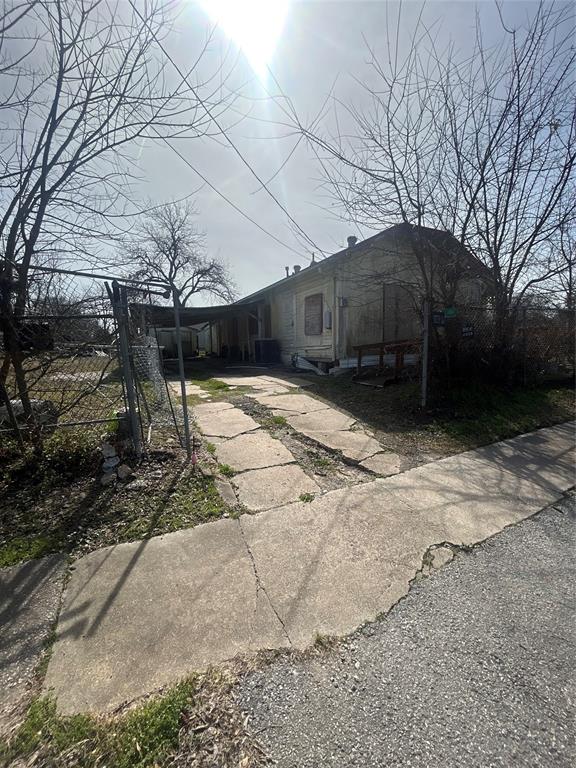 3019 Bourland Street