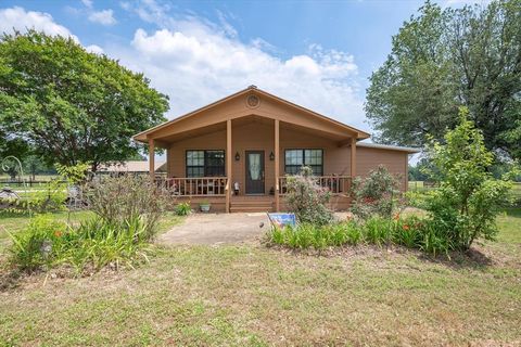 A home in Grand Saline