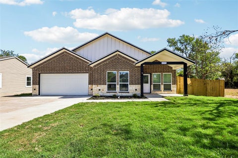 Photo of 415 Thomas Street, Terrell, TX 75160 (MLS # 21388189)