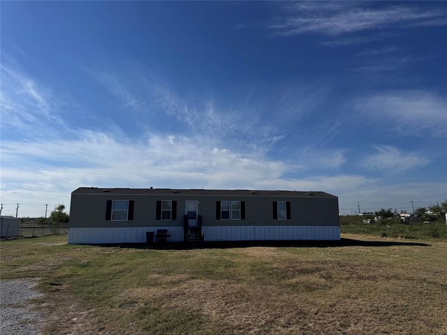 Move-in Ready Singlewide Mobile home, Great for first time buyers, enjoy the country area but not far away from the city, 1 acre land out in the country where everything is fine, relaxing and where there is room for pets and small animals. this property offers an open concept with a kitchen with island-breakfast area looking into a spacious living area, 3 bedrooms, 2 full baths. Don't miss this opportunity two own a home with land