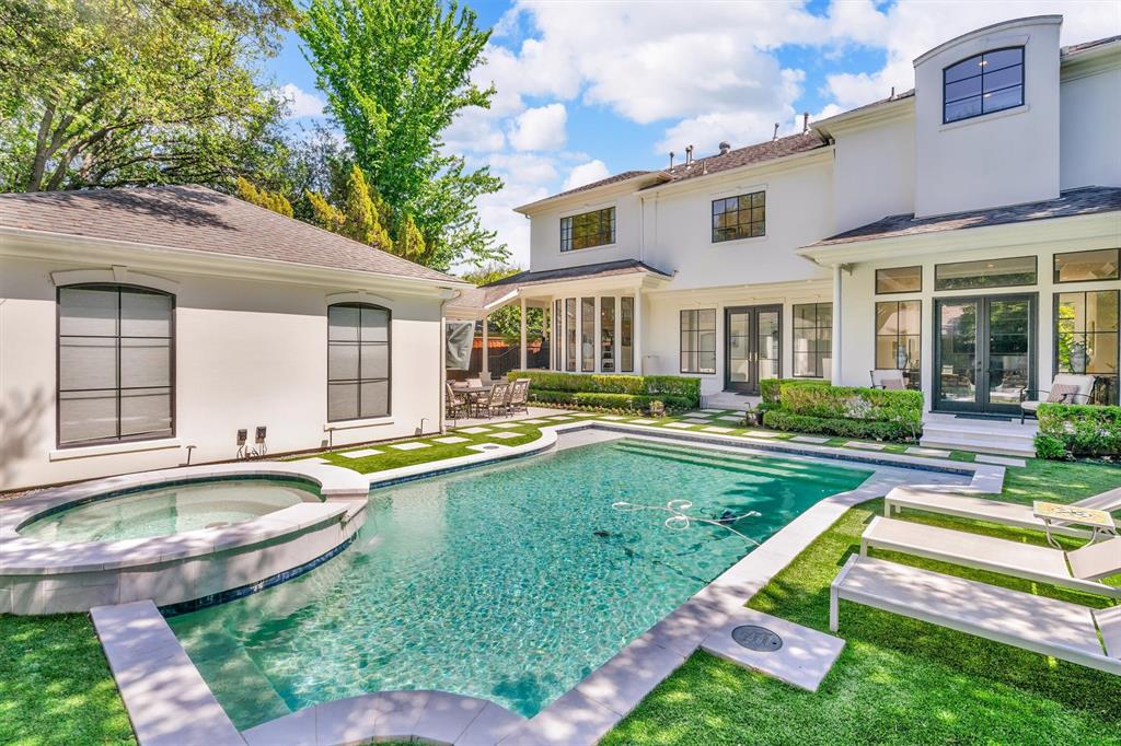 Versailles Pkwy Sacher - Residential