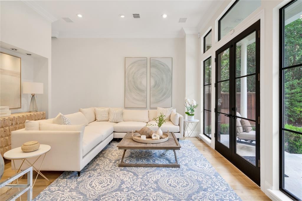 Versailles Pkwy Sacher - Residential