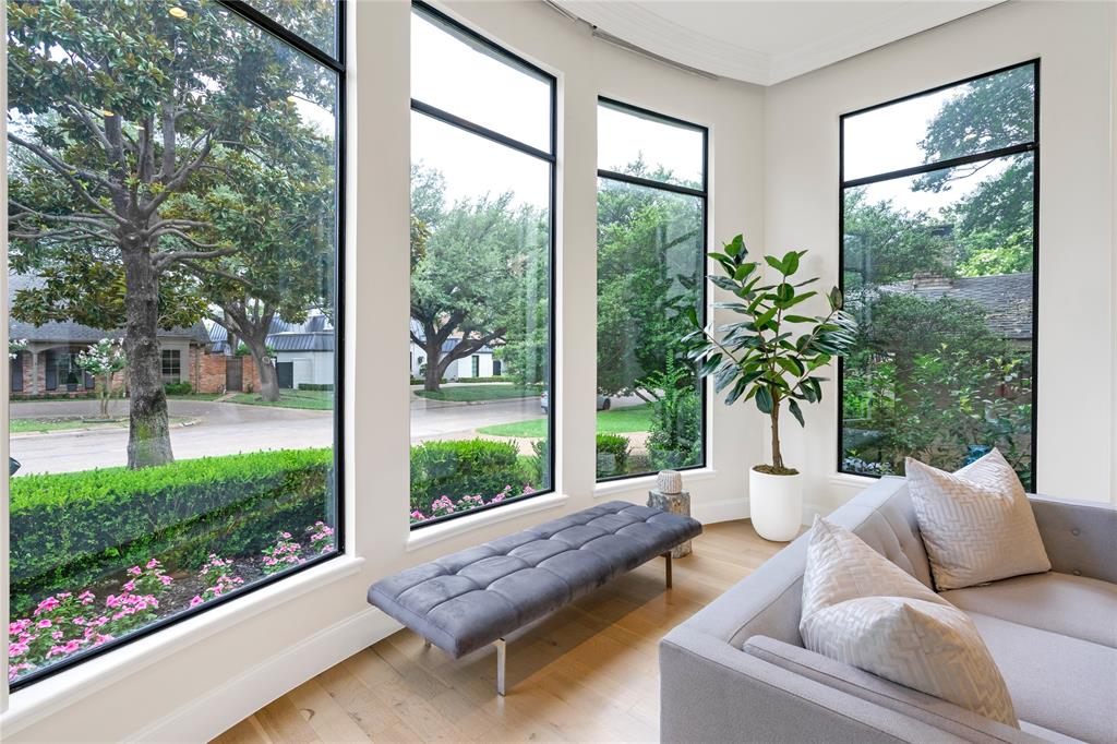 Versailles Pkwy Sacher - Residential