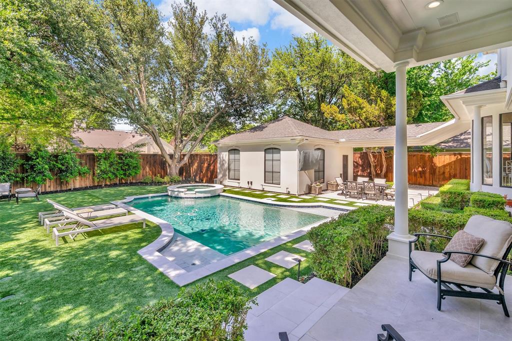 Versailles Pkwy Sacher - Residential