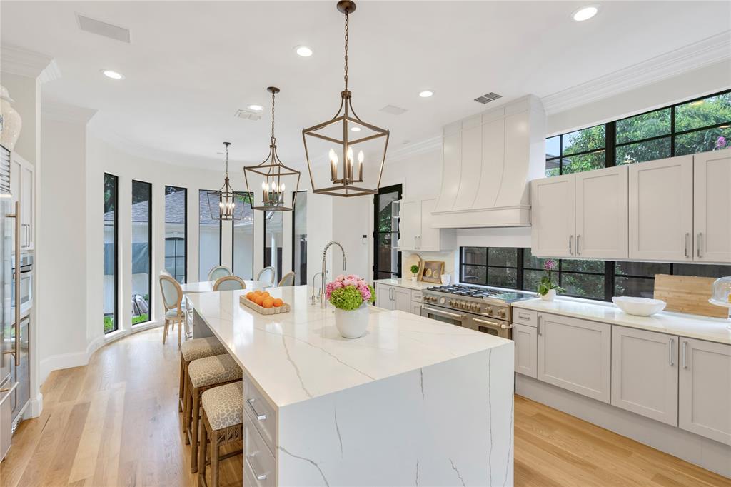 Versailles Pkwy Sacher - Residential