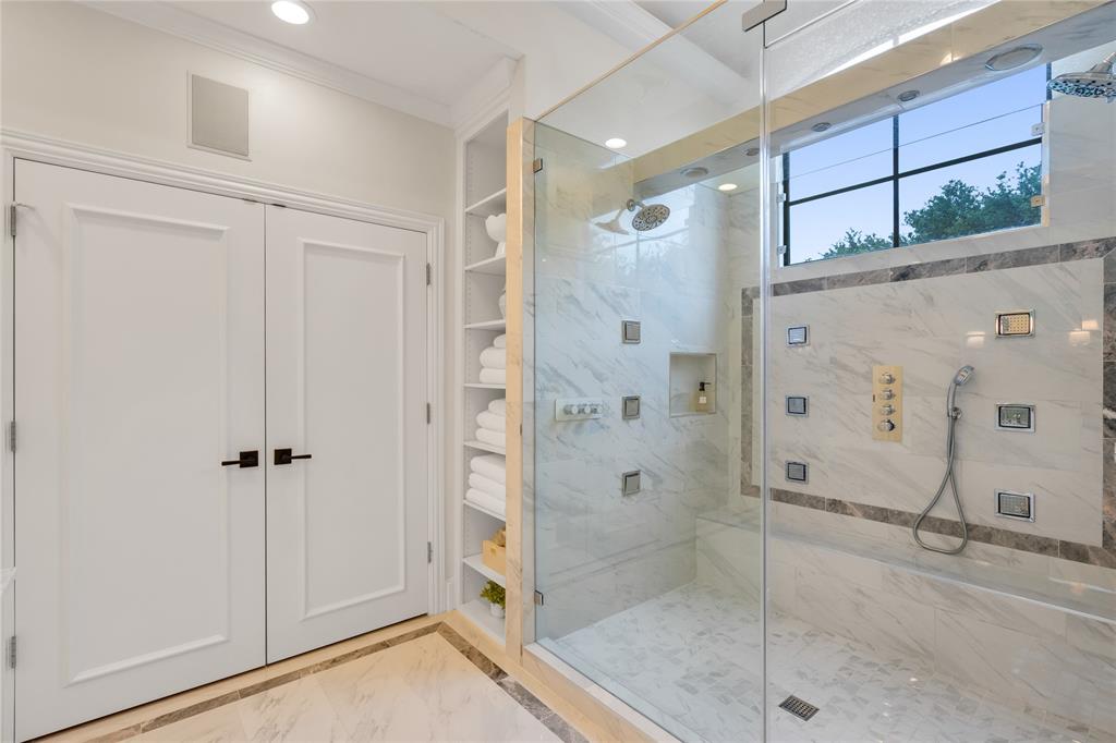 Versailles Pkwy Sacher - Residential