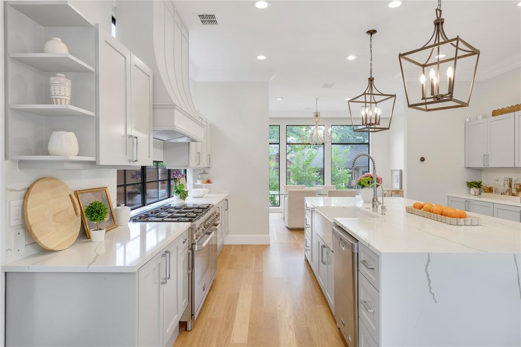 Versailles Pkwy Sacher - Residential