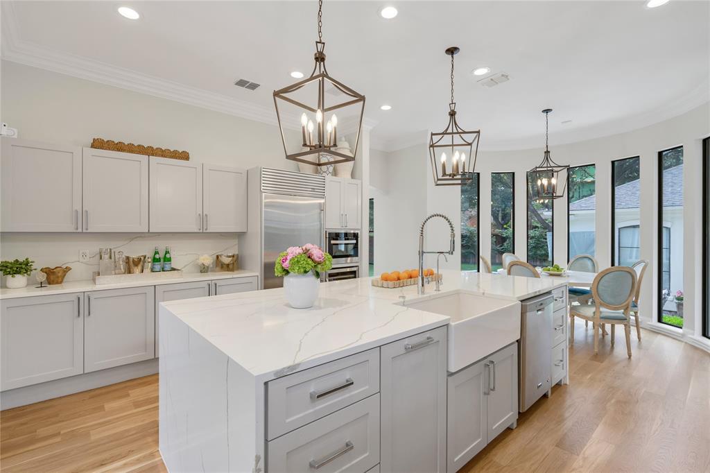 Versailles Pkwy Sacher - Residential