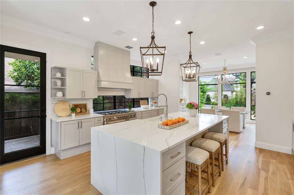 Versailles Pkwy Sacher - Residential